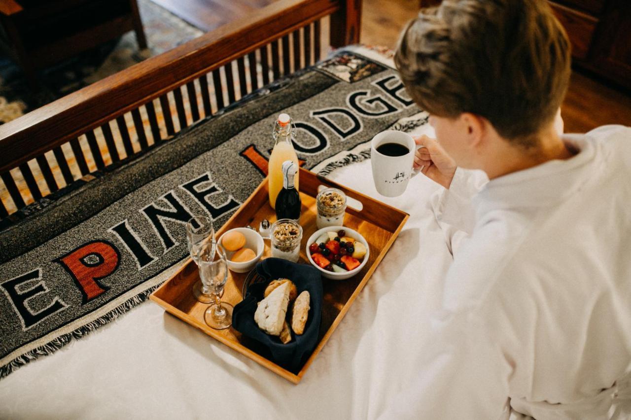 Fivepine Lodge Систерс Экстерьер фото