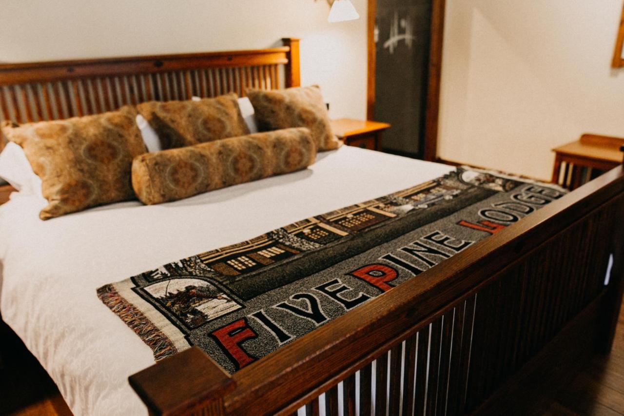 Fivepine Lodge Систерс Экстерьер фото