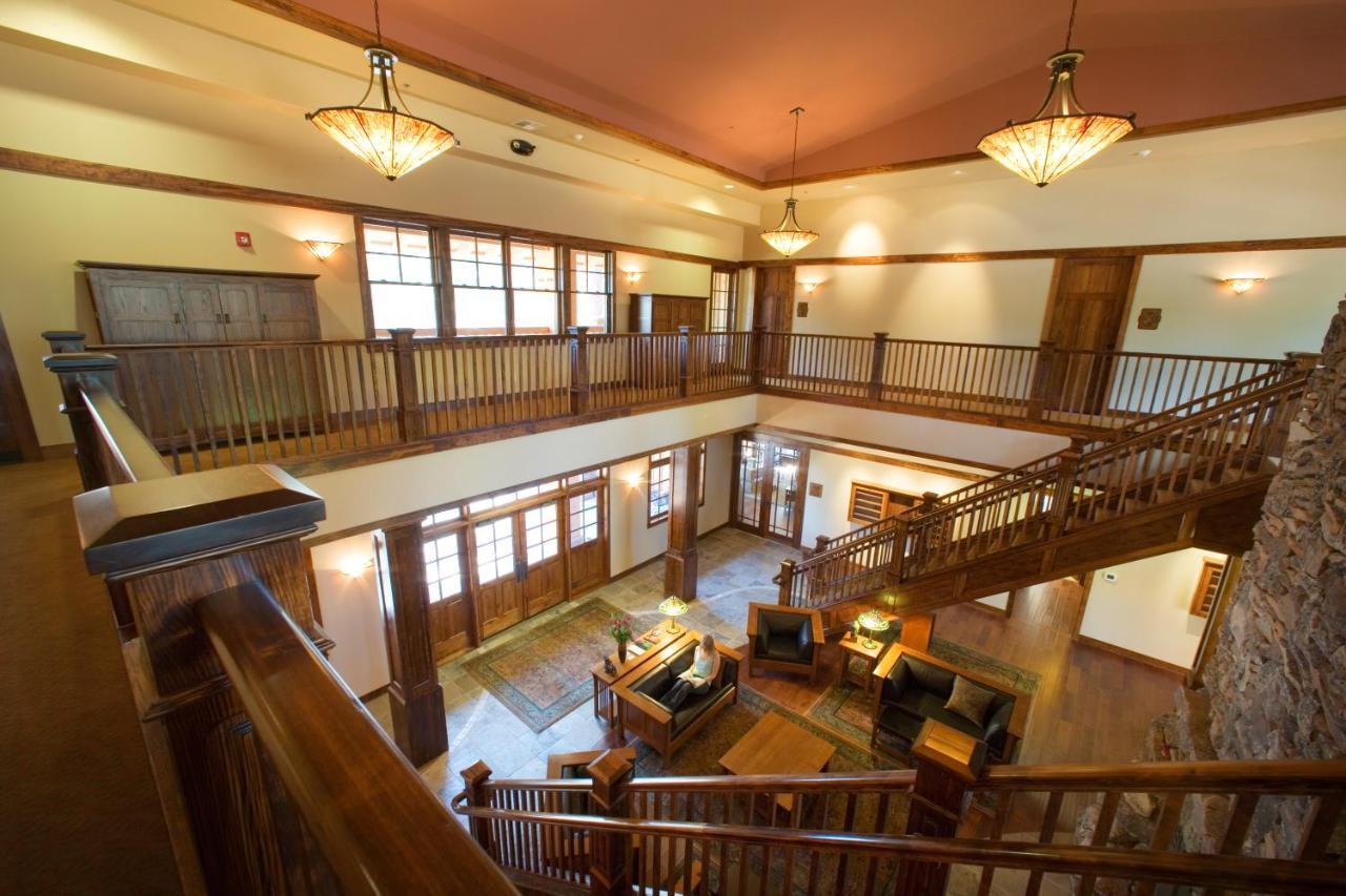 Fivepine Lodge Систерс Экстерьер фото