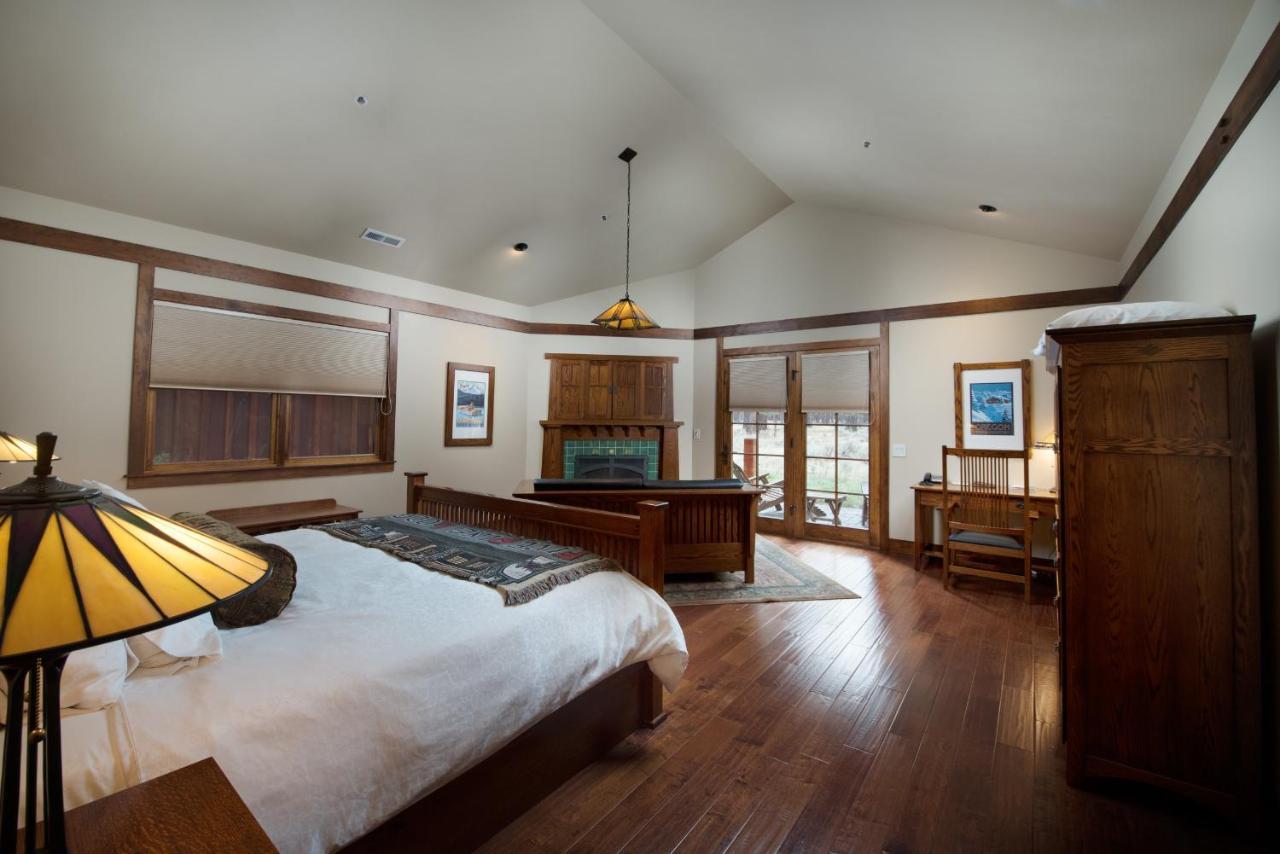 Fivepine Lodge Систерс Экстерьер фото