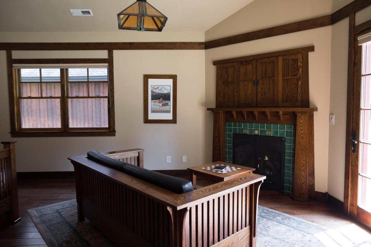 Fivepine Lodge Систерс Экстерьер фото