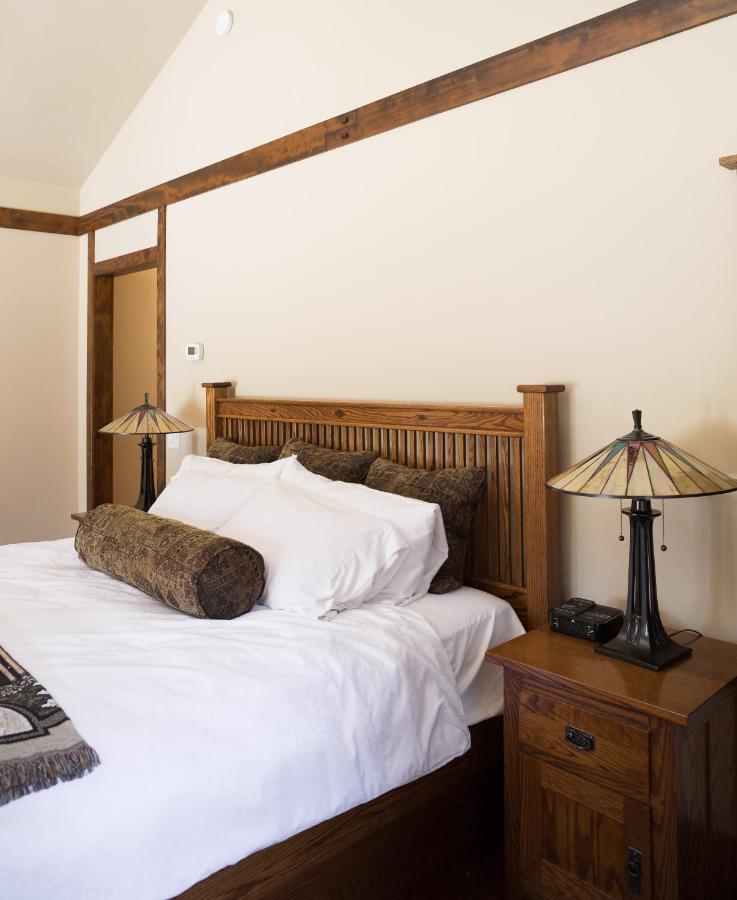 Fivepine Lodge Систерс Экстерьер фото
