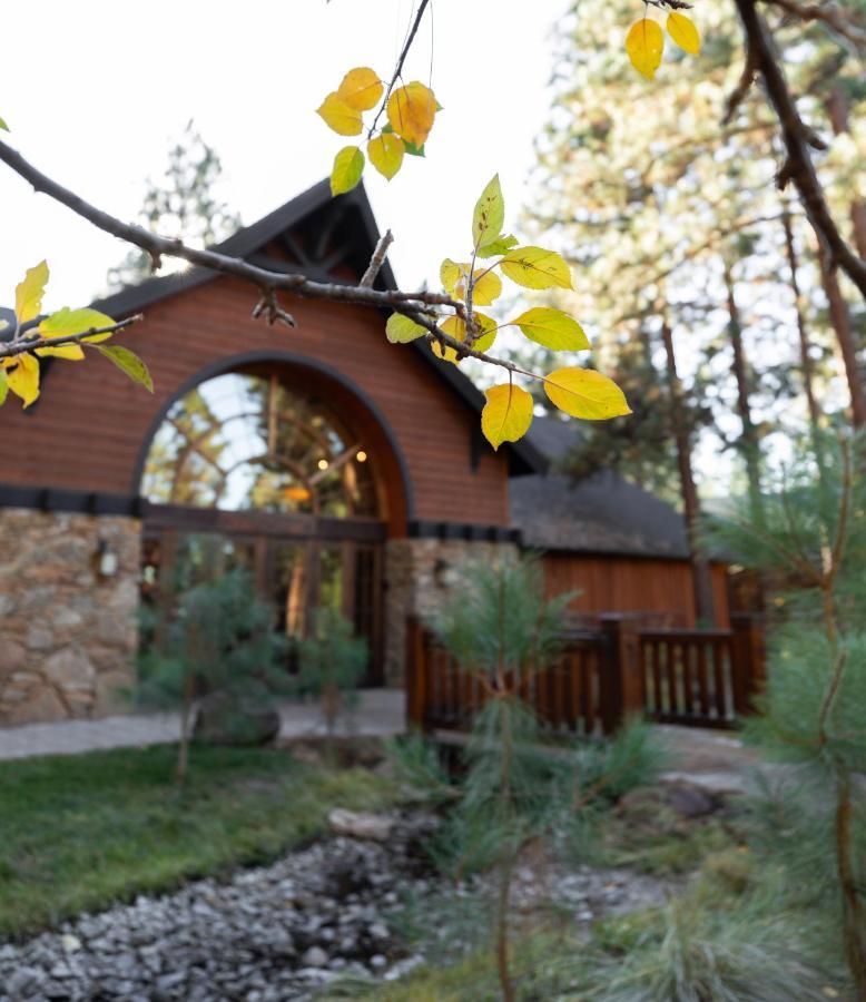 Fivepine Lodge Систерс Экстерьер фото