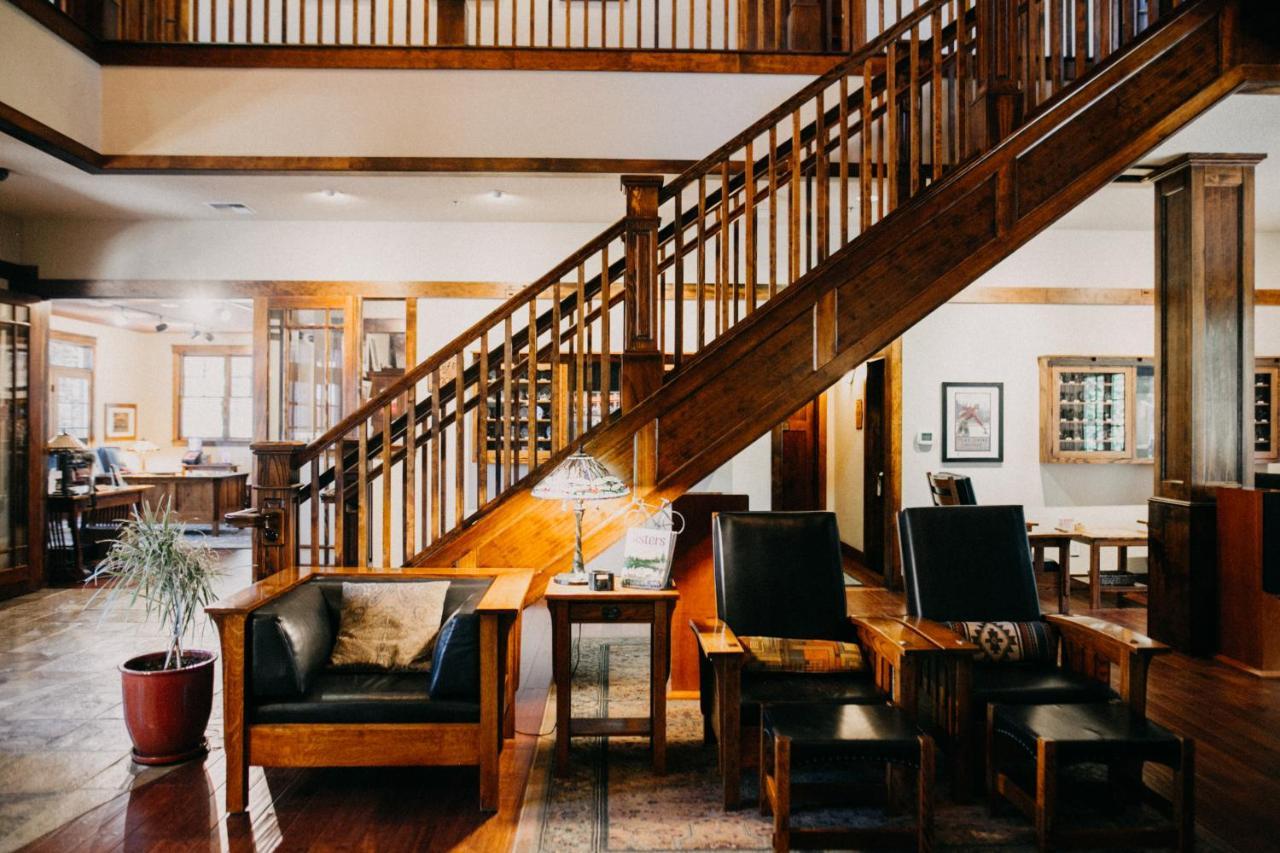 Fivepine Lodge Систерс Экстерьер фото