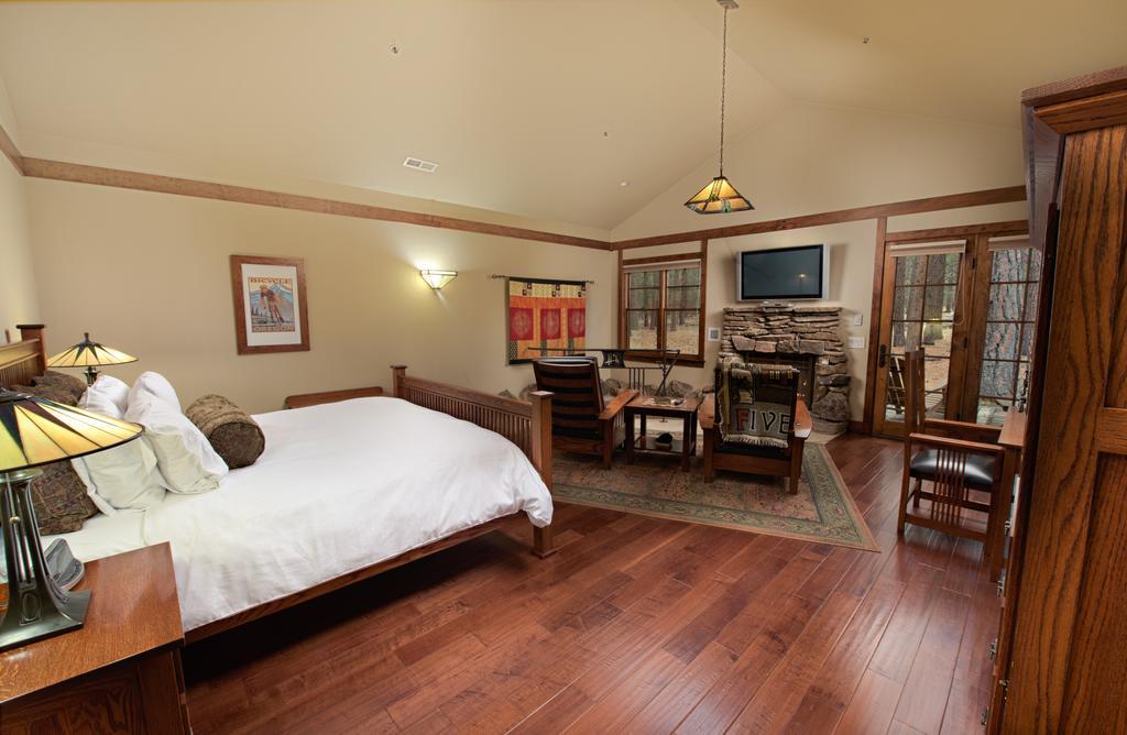 Fivepine Lodge Систерс Экстерьер фото
