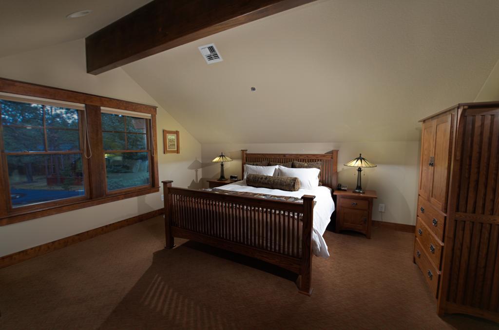 Fivepine Lodge Систерс Экстерьер фото